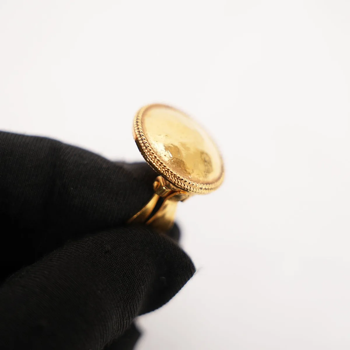 Chanel Hammered Round Clip-On Earrings in Gold, photo 6