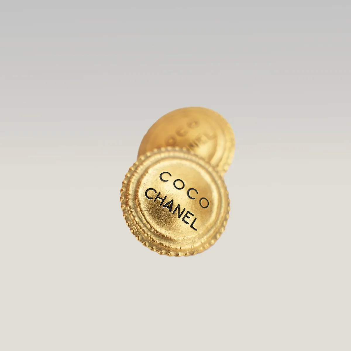 Chanel Coco Chanel Round Clip-On Earrings in Gold, photo 2