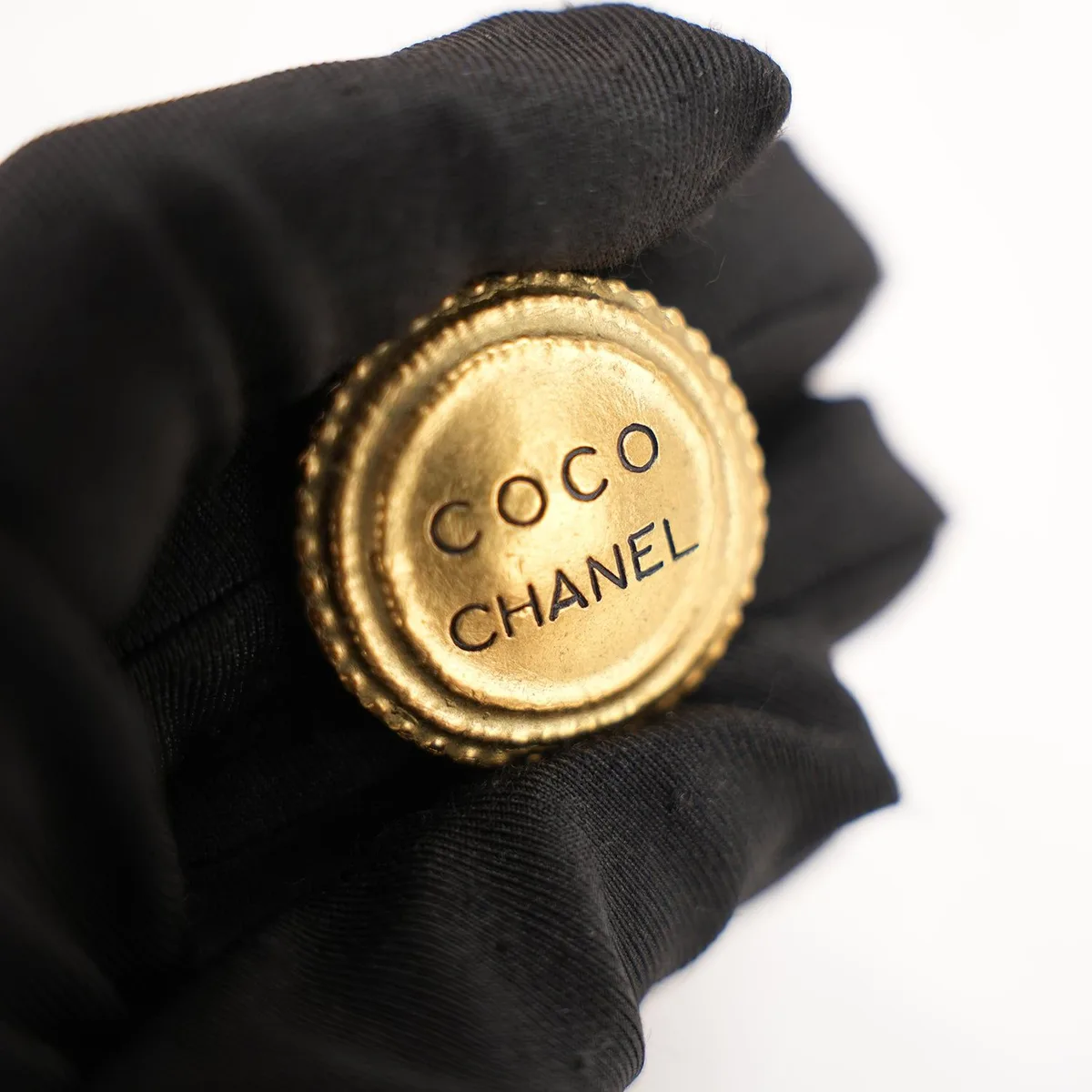 Chanel Coco Chanel Round Clip-On Earrings in Gold, photo 4