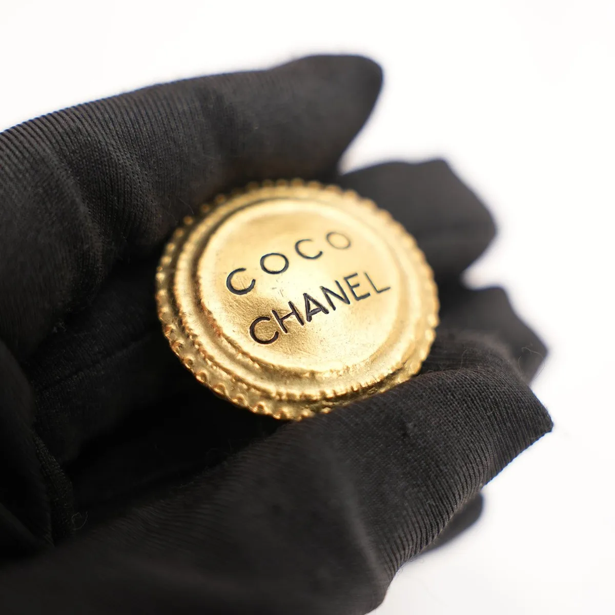 Chanel Coco Chanel Round Clip-On Earrings in Gold, photo 5