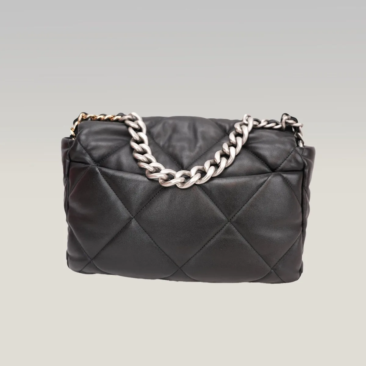 Chanel Chanel 19 Large Flap in Black, photo 3