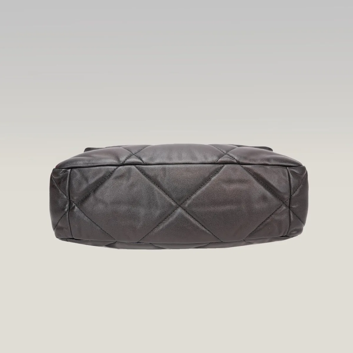 Chanel Chanel 19 Large Flap in Black, photo 6