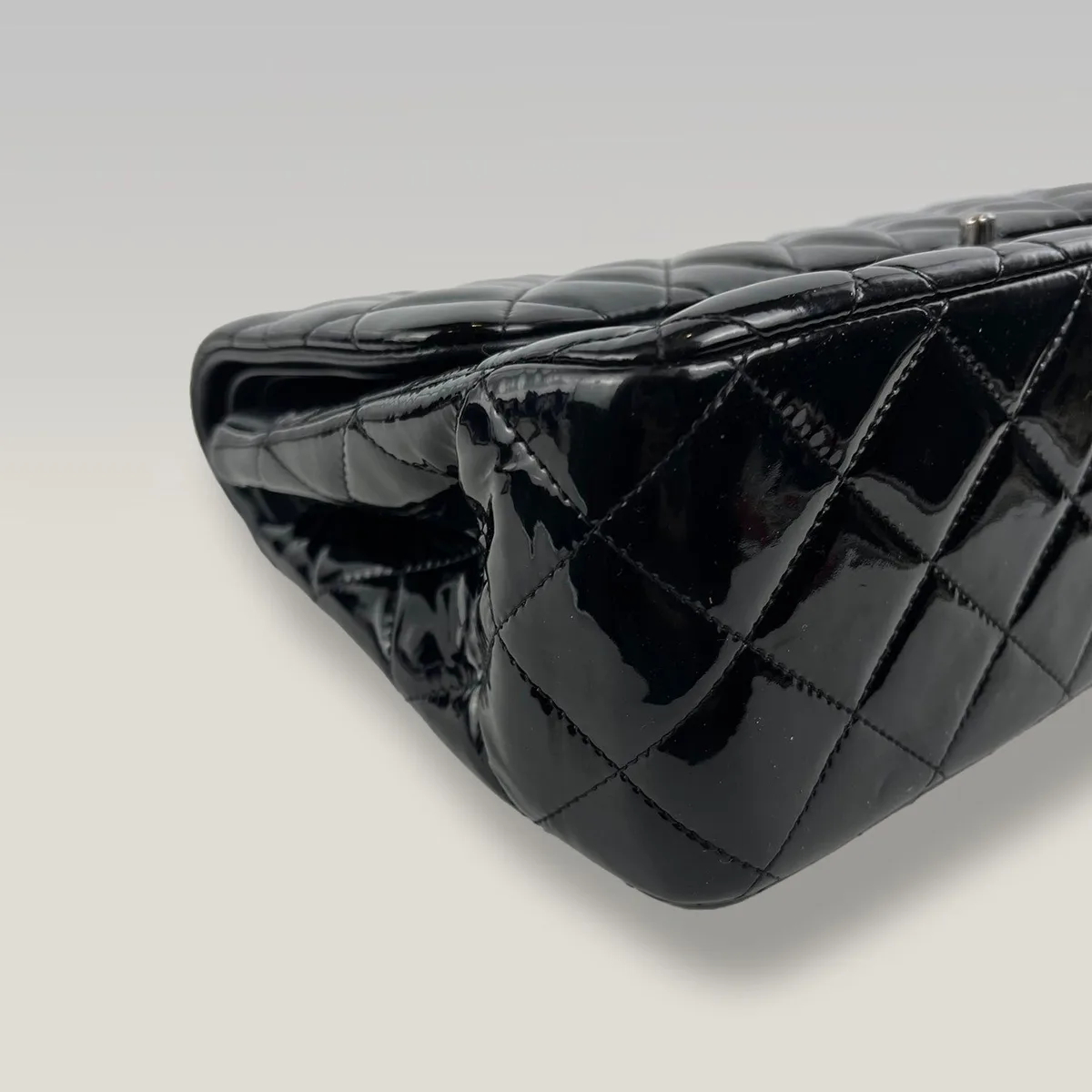 Chanel Classic Flap Jumbo in Black, photo 5