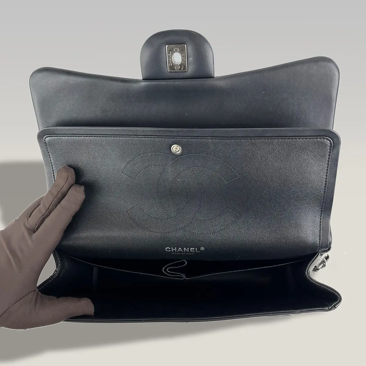 Chanel Classic Flap Jumbo in Black, photo 6
