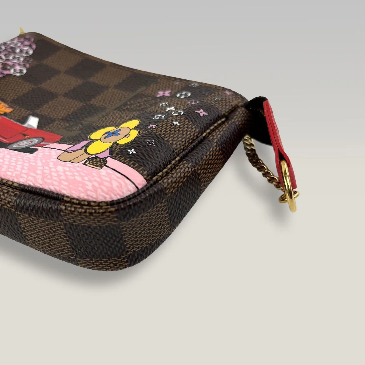 Louis Vuitton Mini Pochette Accessoires Vivienne A Paris in Brown, photo 4