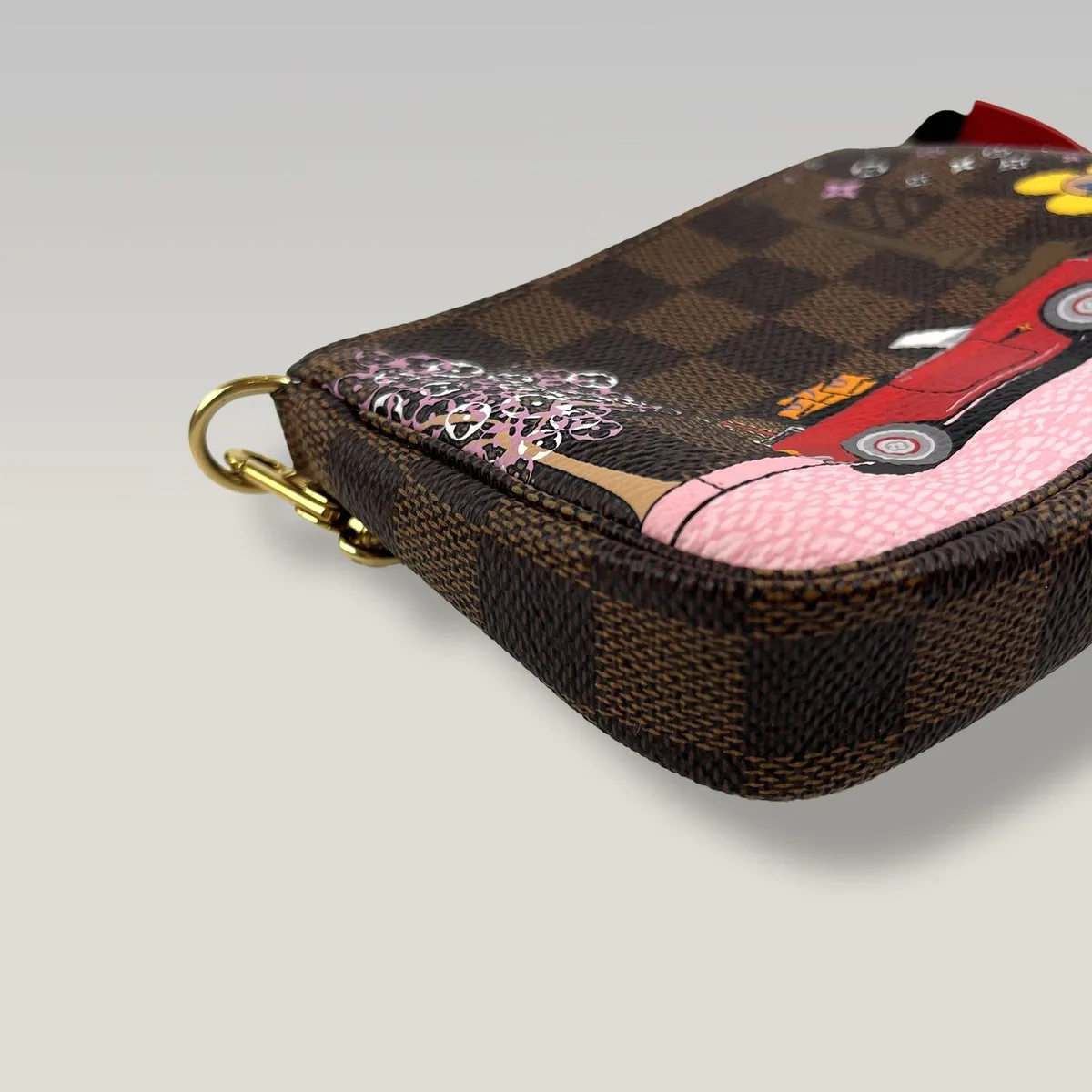 Louis Vuitton Mini Pochette Accessoires Vivienne A Paris in Brown, photo 5