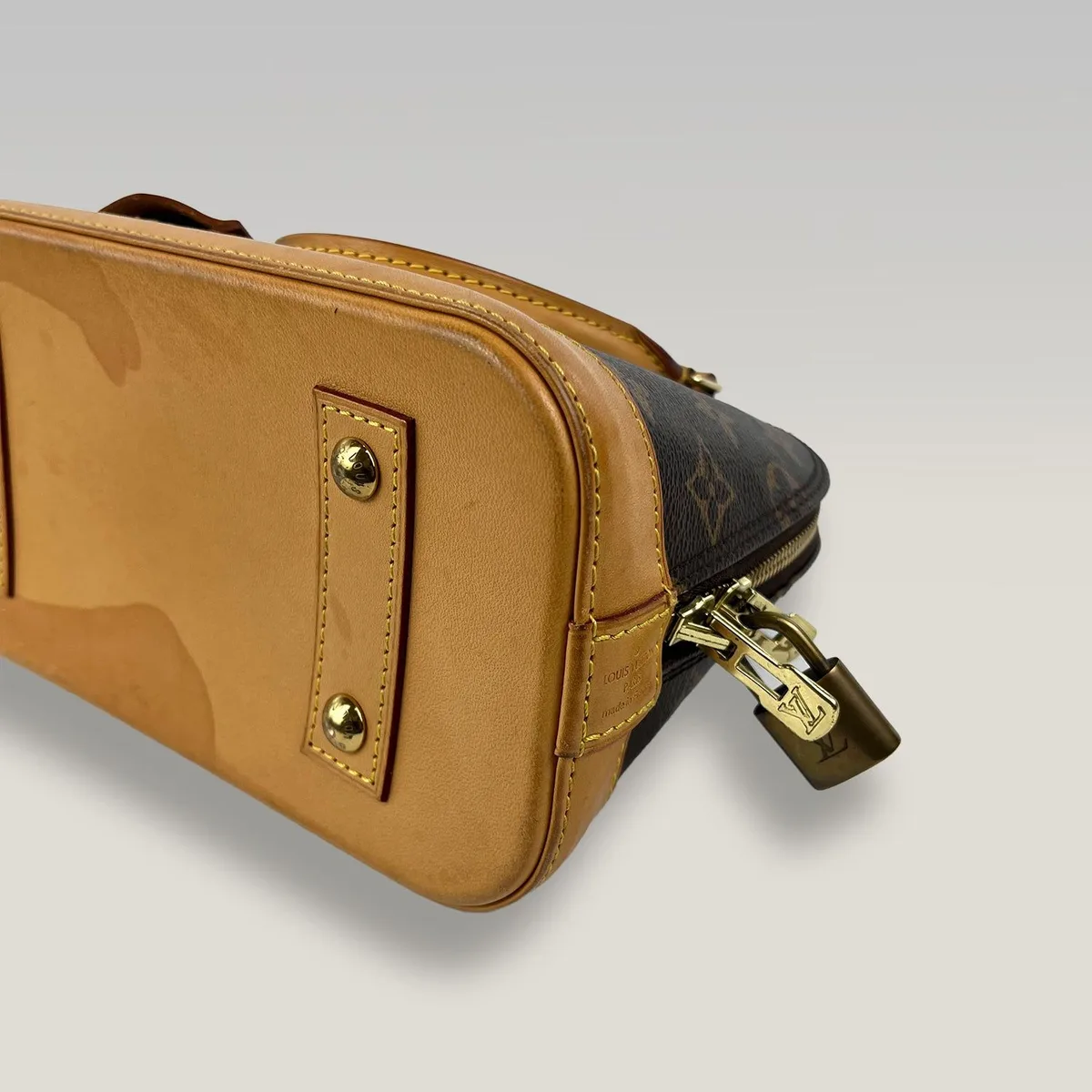 Louis Vuitton Alma MM in Brown, photo 5