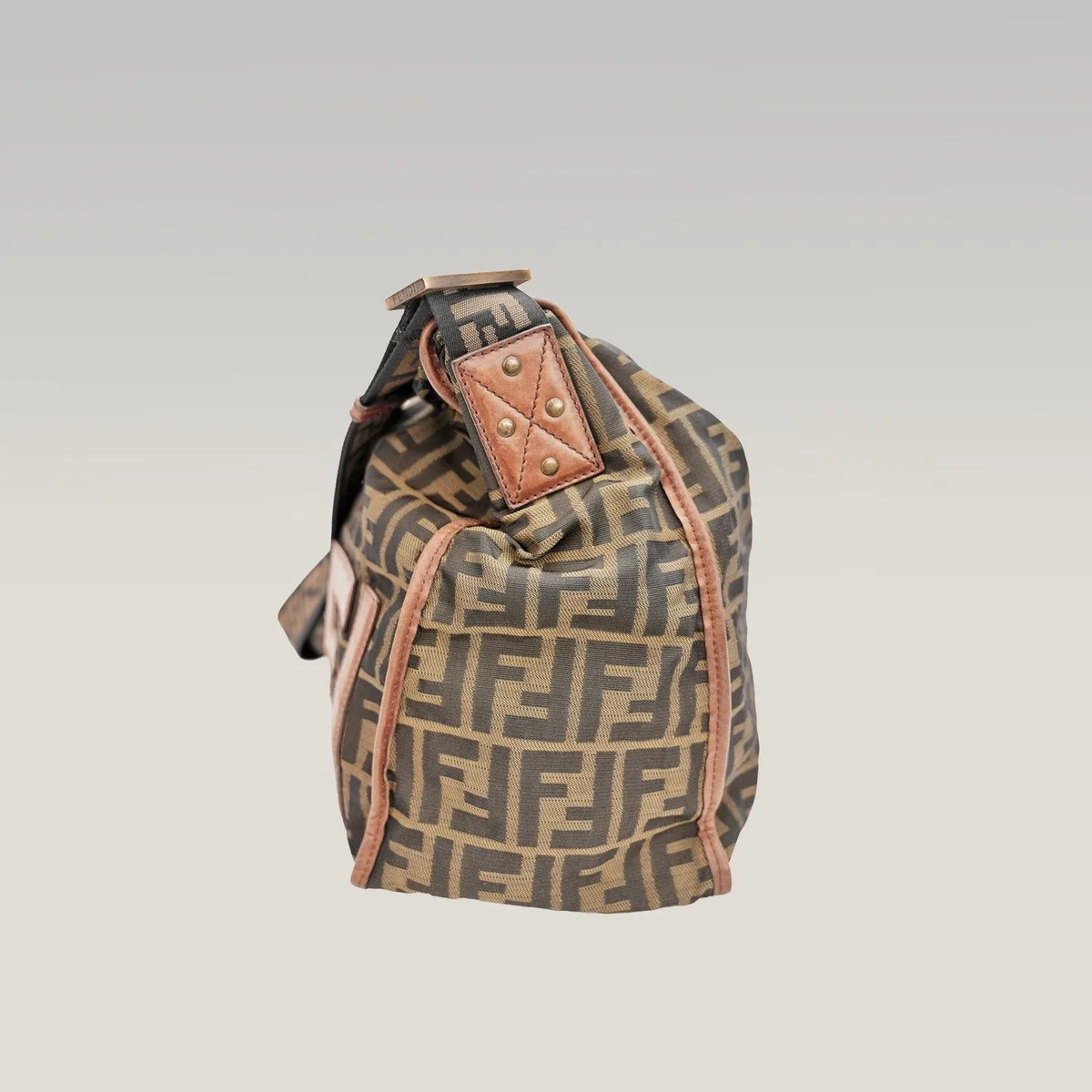 Fendi FF Monogram Schultertasche in Braun, Foto 3