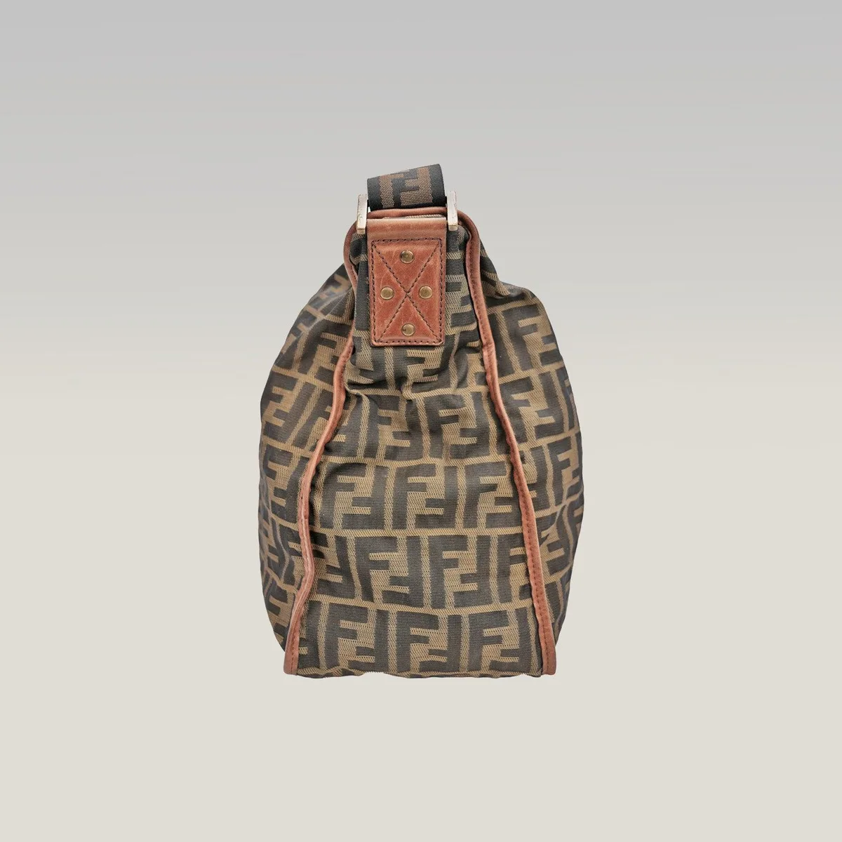 Fendi FF Monogram Schultertasche in Braun, Foto 4