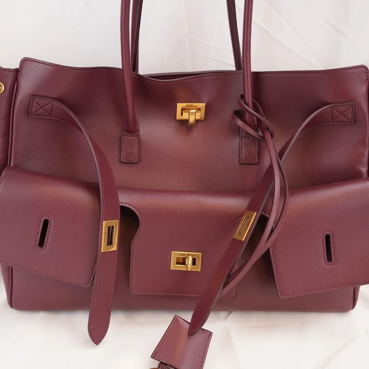 Balenciaga Bel Air Medium in Bordeaux, photo 6