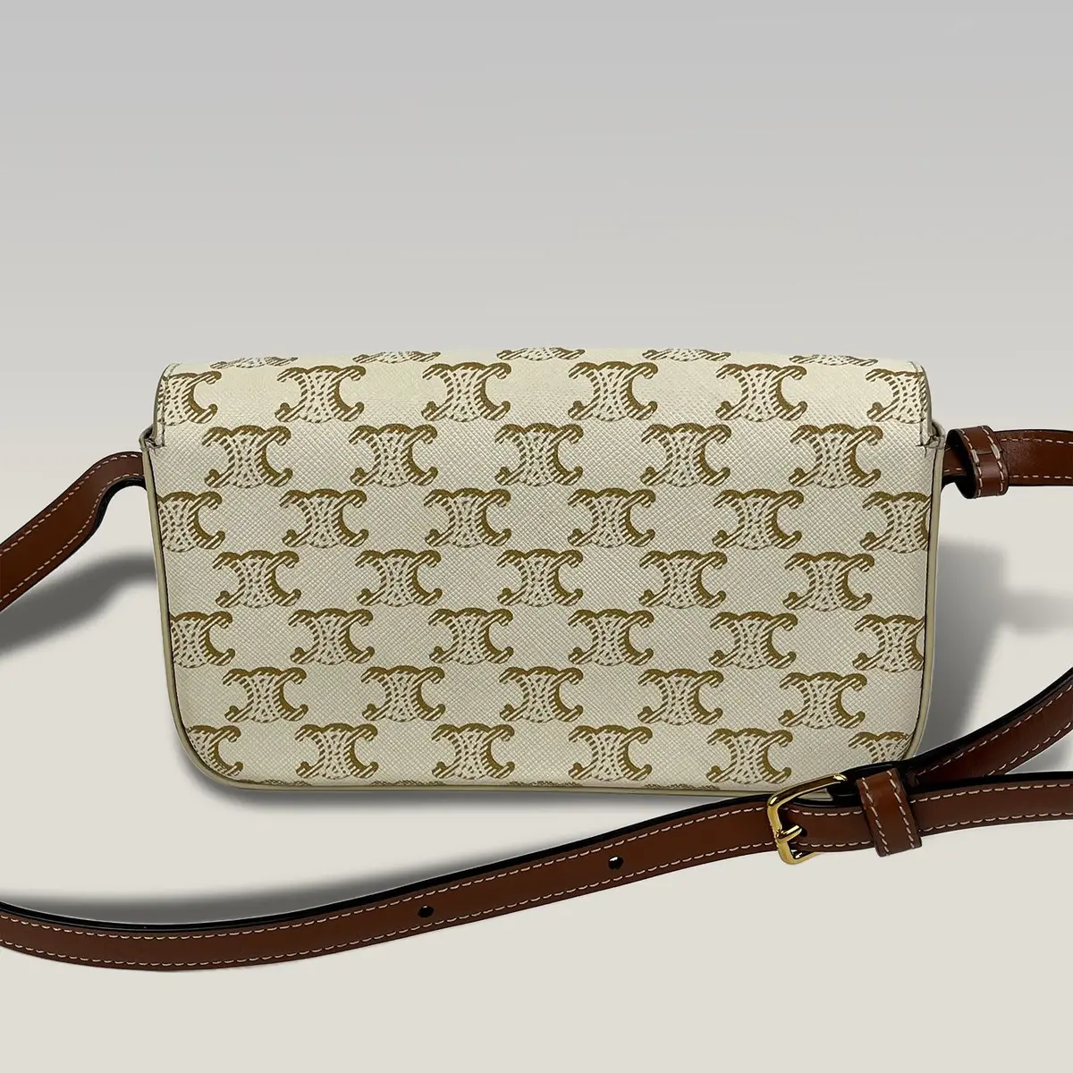 Celine Triomphe in White, photo 3