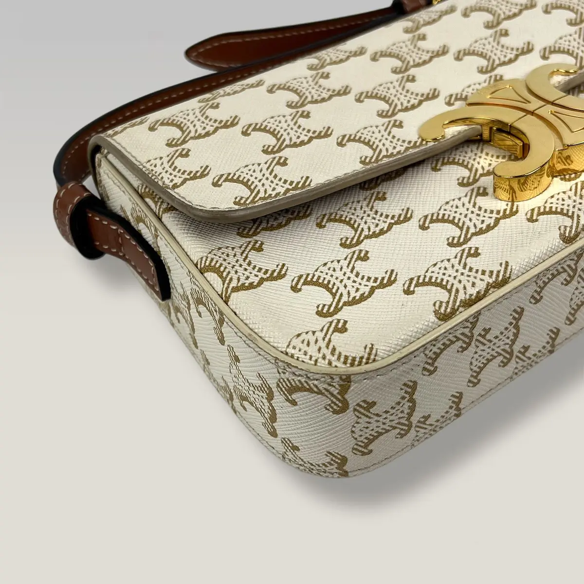 Celine Triomphe in White, photo 4