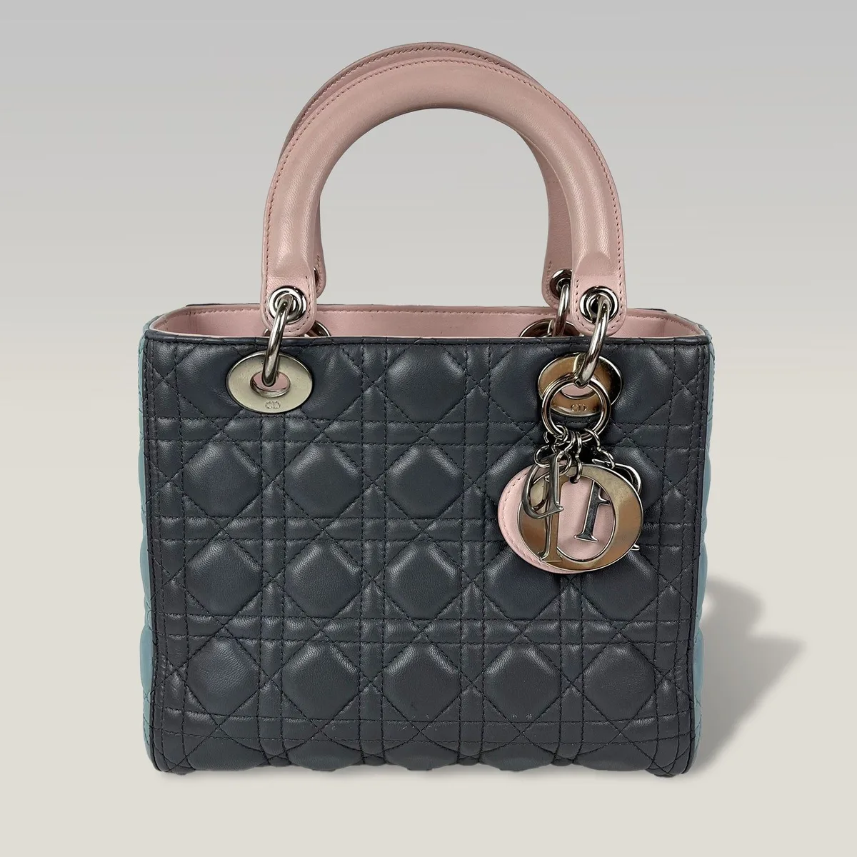 Dior Lady Dior Medium in Schwarz-Hellblau-Verlauf mit Puderrosa, Foto 2
