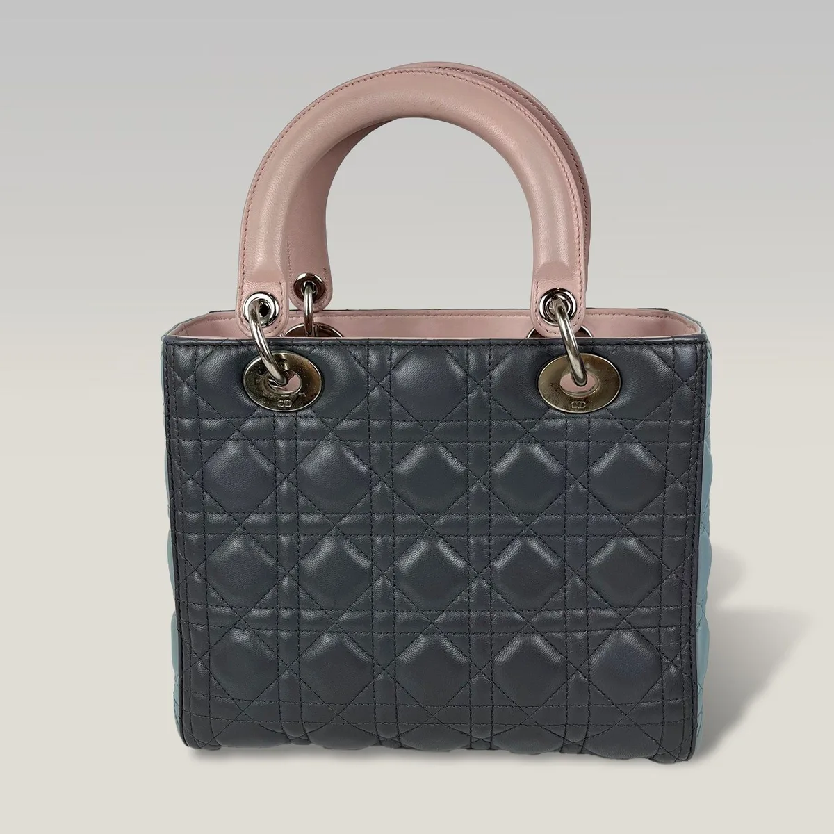 Dior Lady Dior Medium in Schwarz-Hellblau-Verlauf mit Puderrosa, Foto 3