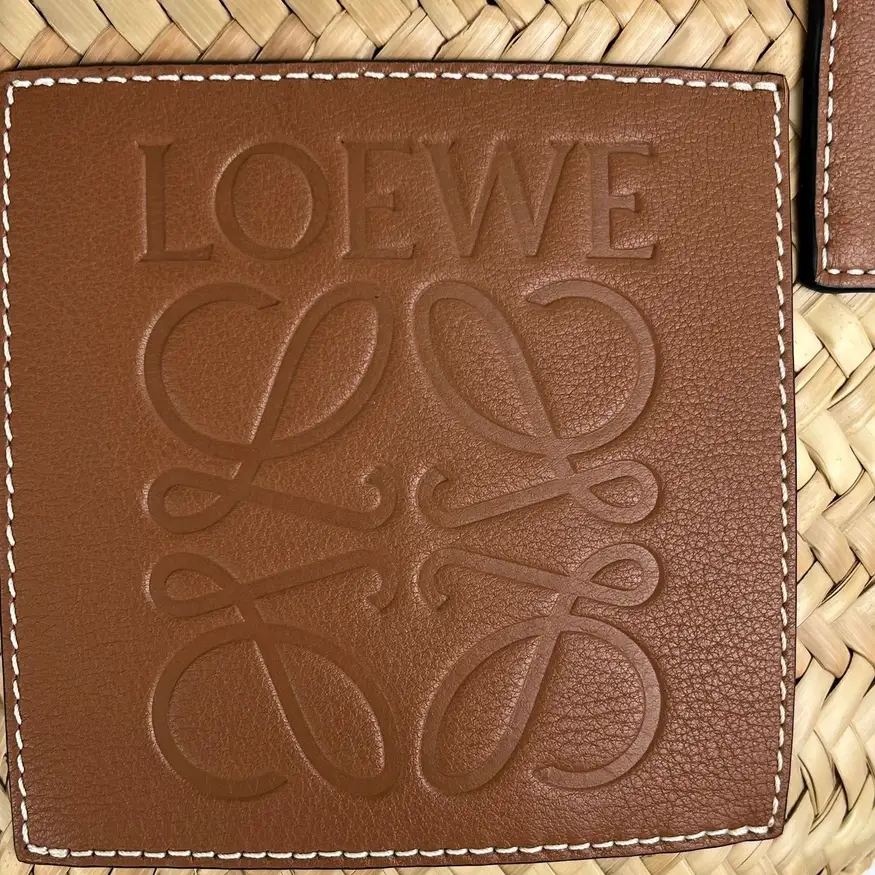 Loewe Basket Bag in Natur und Braun, Foto 6