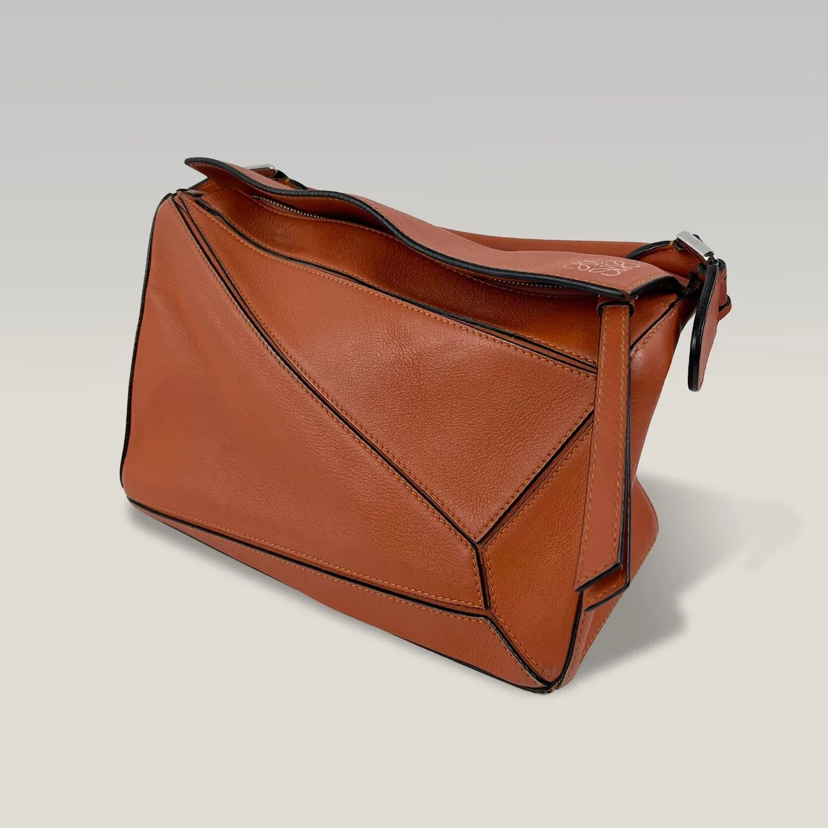 Pre-owned Loewe Puzzle shoulder bag in bright orange calfskin with its geometric panel construction