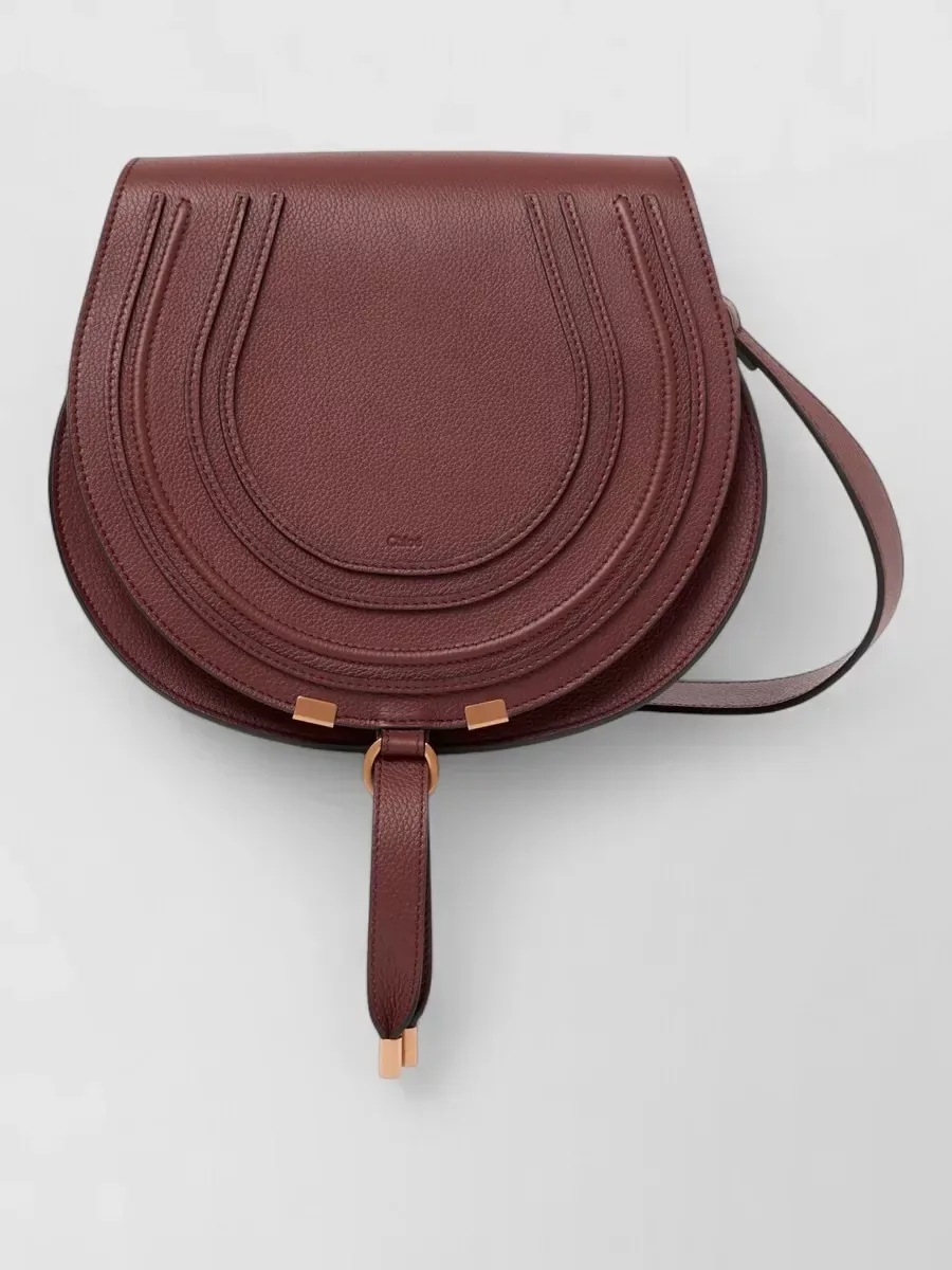 Bolso saddle Chloé Marcie en piel de becerro granulada