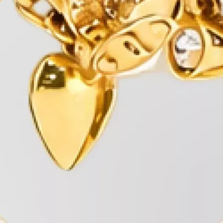 Chloé Adjustable Glass Accent Ring in Gold, detail