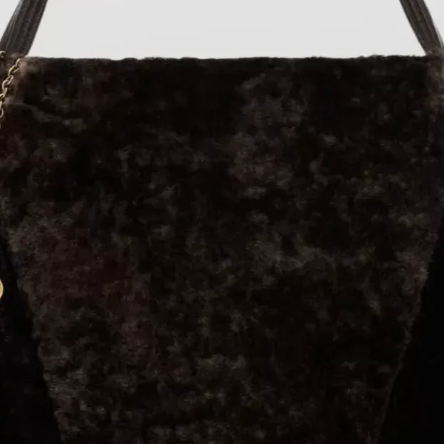 Chloé Spin Large Shearling Shoulder Bag in Dark Brown, detail